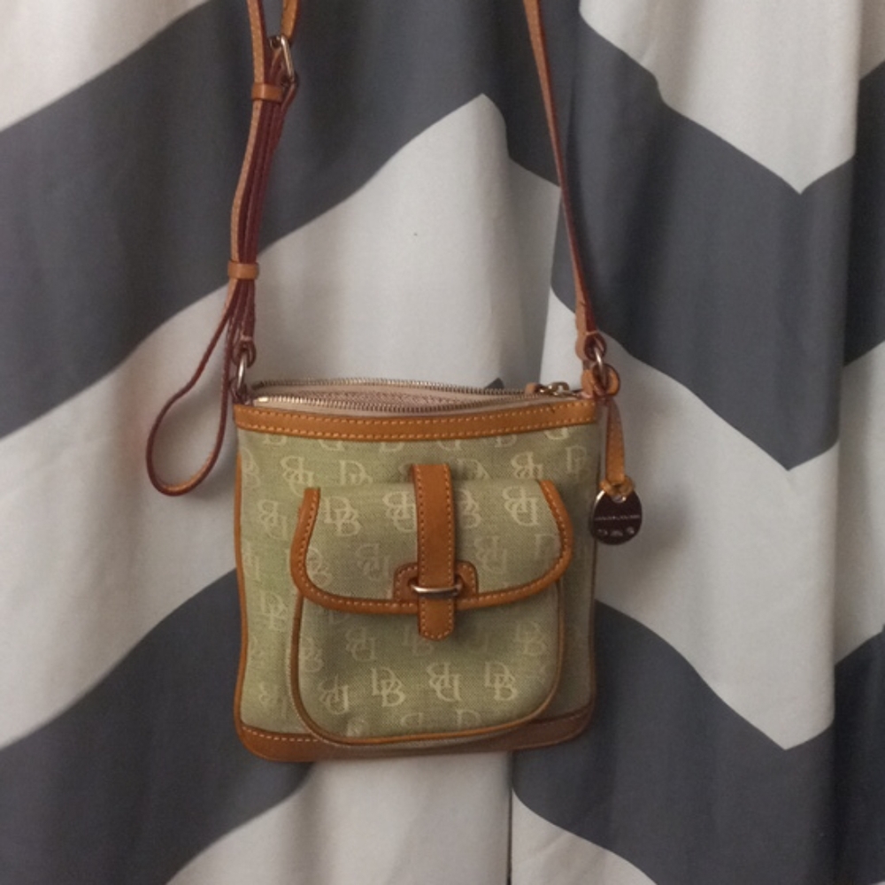 DOONEY & BURKE CROSSBODY BAG